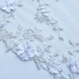 Dantela luxury cu pietre si flori - Alb / Ivory