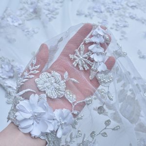 Dantela luxury cu pietre si flori - Alb / Ivory