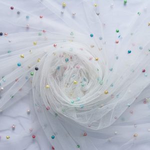 Tulle cu perle - Alb cu perle multicolore