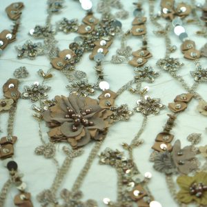 Dantela cu flori, margele si paiete - Maro 6 Dantela cu pietre - Maro