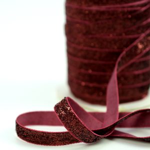 Banda catifelata grena cu fir lame 1 cm