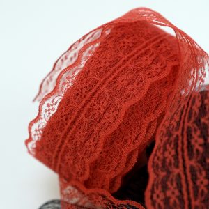 Banda danteluta diverse culori