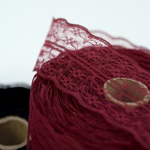 Banda danteluta diverse culori