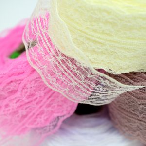 Banda danteluta roz, alb, ivory, plamaniu, somon 2 Banda danteluta roz, alb, ivory, plamaniu, somon