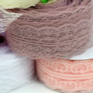 Banda danteluta roz, alb, ivory, plamaniu, somon 3 Banda danteluta roz, alb, ivory, plamaniu, somon