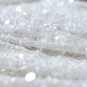 Dantela alba cu paiete si margele 6 Dantela alba elastica