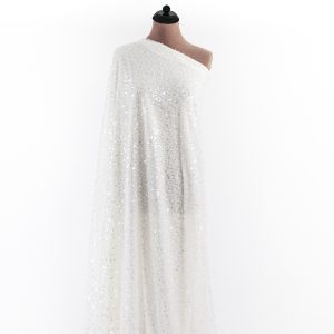 Dantela alba cu perle, paiete si margele 2 Dantela alba cu perle, paiete si margele