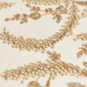 Dantela aurie sirag de margele si perle