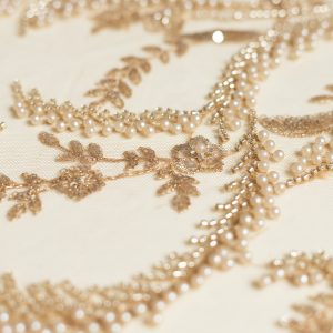 Dantela aurie sirag de margele si perle