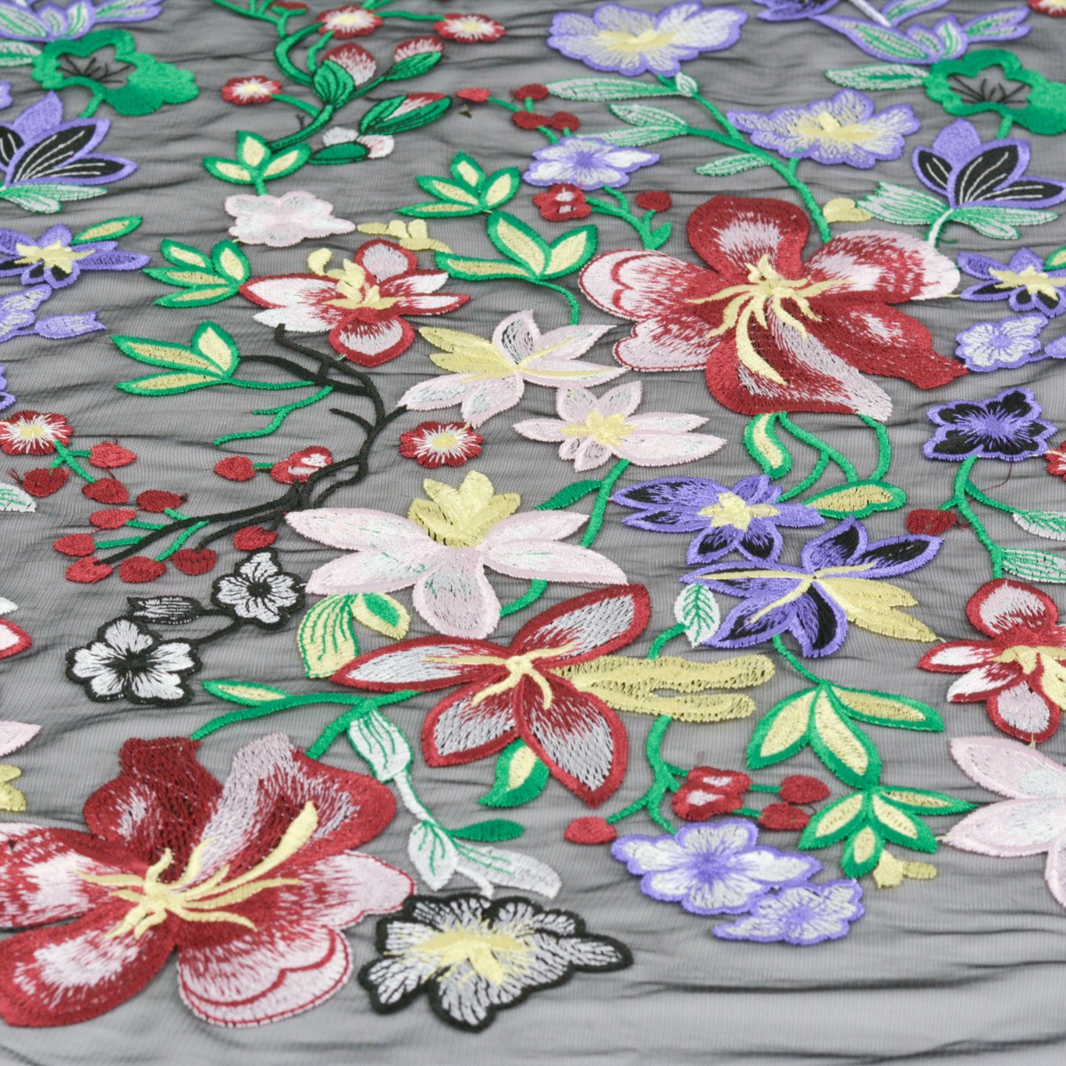 images Dantela brodata - Negru cu flori multicolore