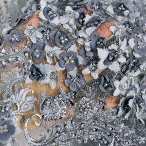 Dantela cu pietre - Gri cu flori