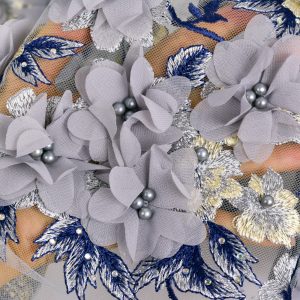 Dantela cu perle si paiete - Gri cu flori 3D