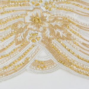 Dantela cu pietre - Alb cu Auriu