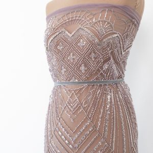 Dantela mov cu aplicatii de margele, perle si paiete