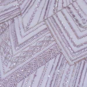 Dantela mov cu aplicatii de margele, perle si paiete