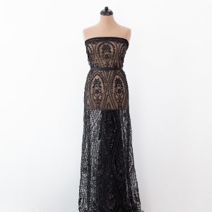 Dantela neagra cu aplicatii de margele, perle si paiete