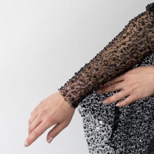 Dantela neagra cu perle, paiete si margele