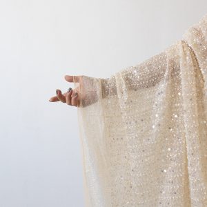 Dantela nude bej cu paiete si margele 6 Dantela nude bej cu paiete si margele