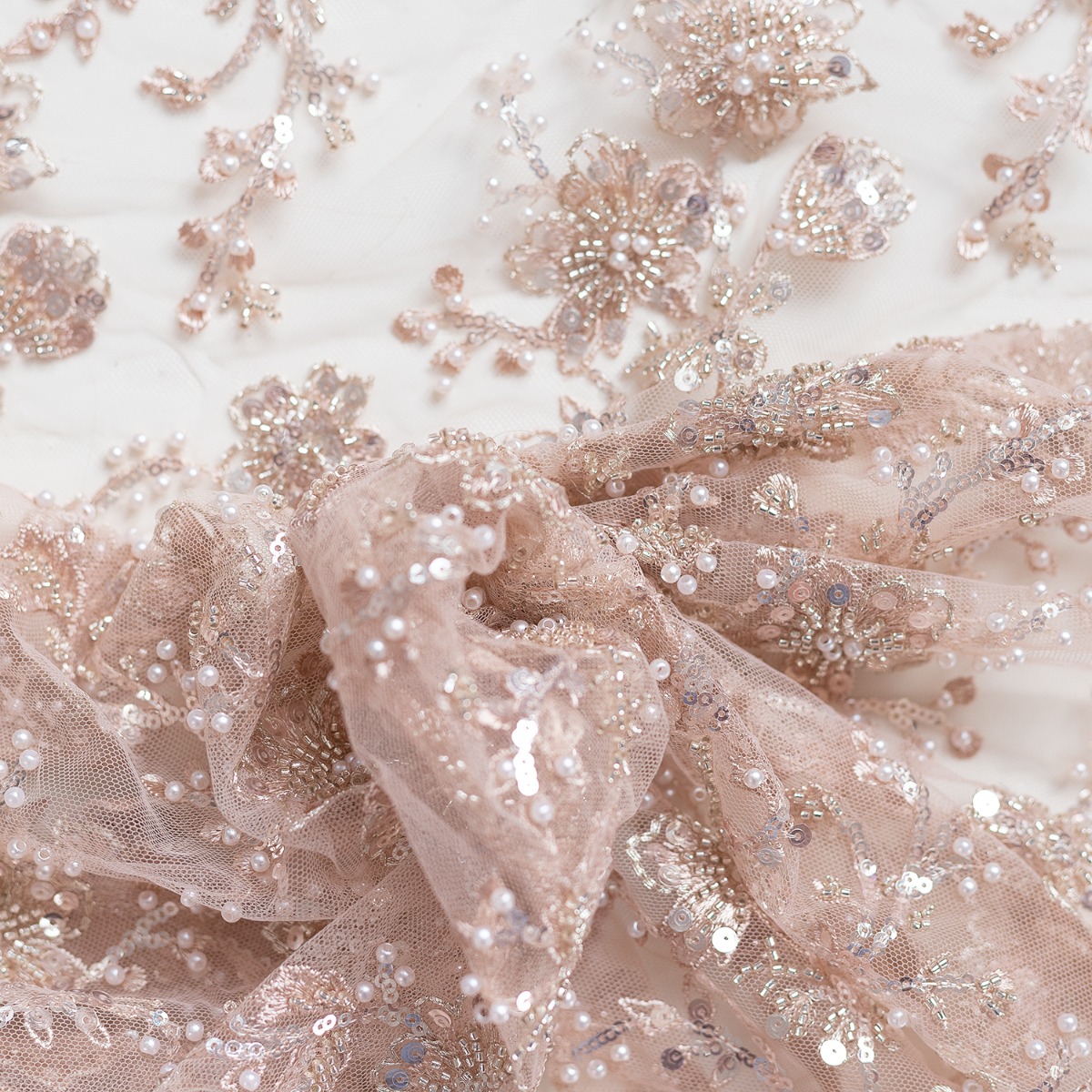 images Dantela nude rose cu flori accesorizata cu perle si paiete