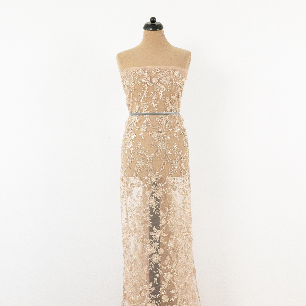 images Dantela nude rose cu flori accesorizata cu perle si paiete