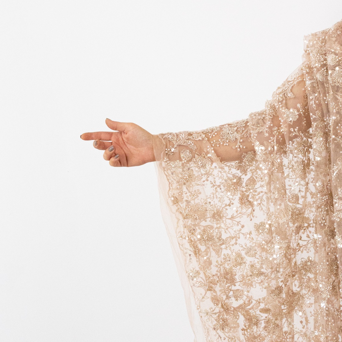 images Dantela nude rose cu flori accesorizata cu perle si paiete