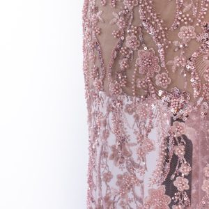 Dantela roz accesorizata cu paiete, perle si margele 7 dantela roz accesorizata cu paiete perle si margele 2