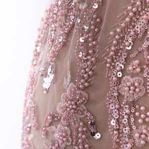 Dantela roz accesorizata cu paiete, perle si margele 8 dantela roz accesorizata cu paiete perle si margele 3