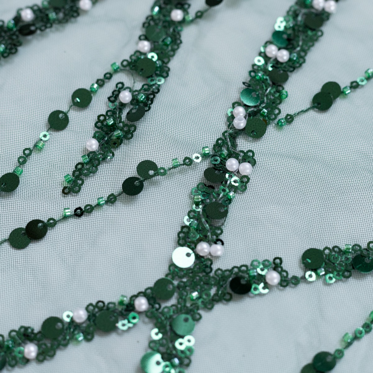 images dantela verde cu siraguri din paiete margele si perle 13