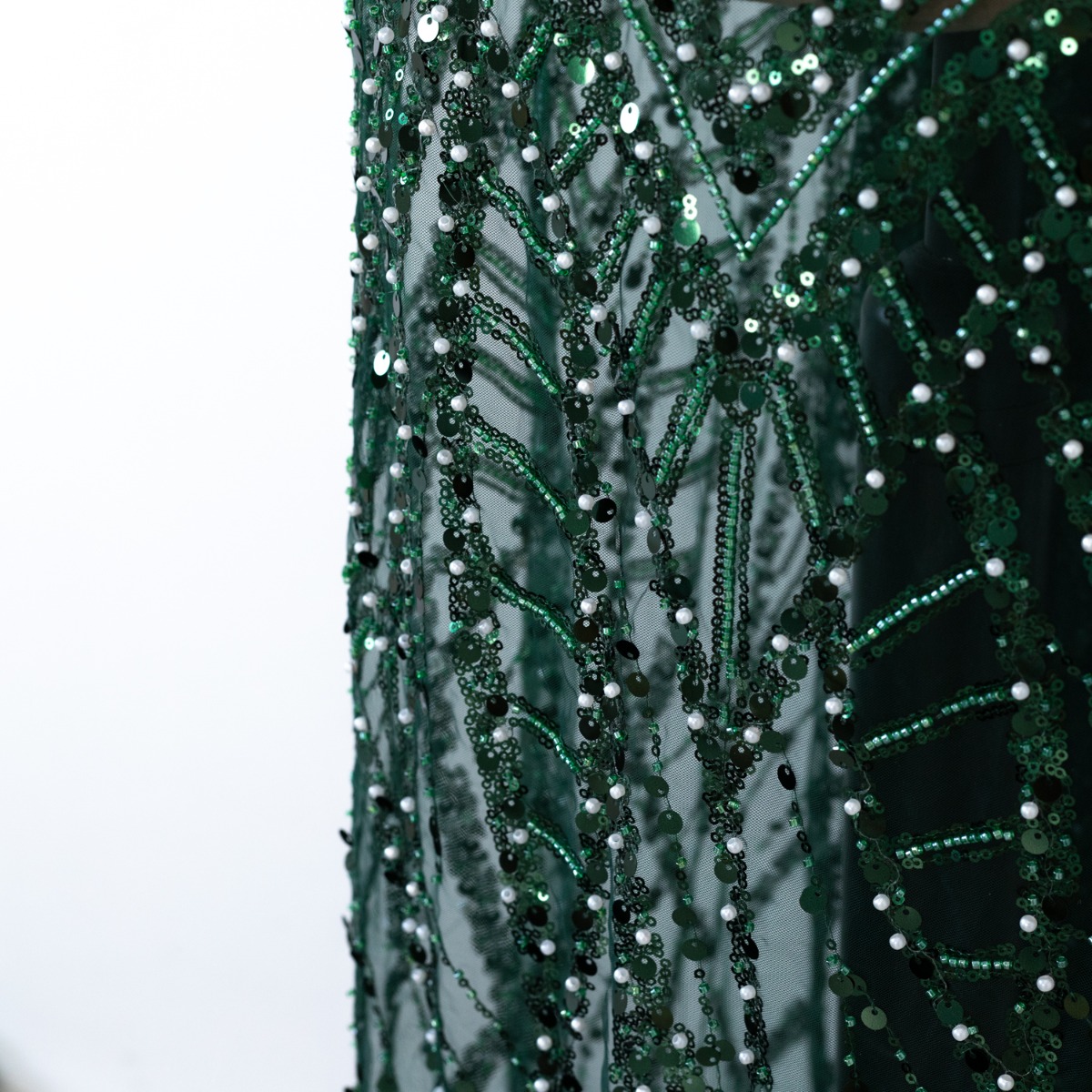 images dantela verde cu siraguri din paiete margele si perle 5