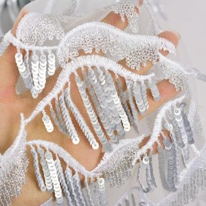 Dantela cu franjuri - Alb Argintiu 2 Dantela cu franjuri - Alb Argintiu