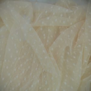 Tiul fin cu buline mici - Crem 1 Tiul fin cu buline mici - Crem