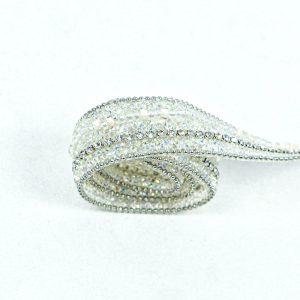 Banda termoadeziva cu strasuri si perle albe