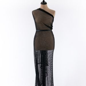 Plasa neagra cu pietre