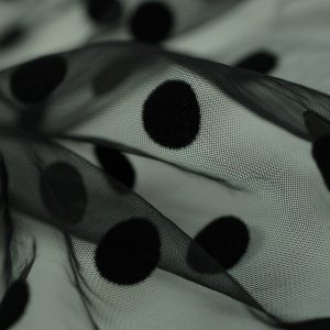 tiul cu buline negre