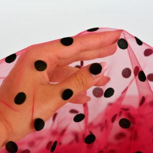 Tulle cu buline - Rosu cu buline negre 2 Tulle cu buline - Rosu cu buline negre