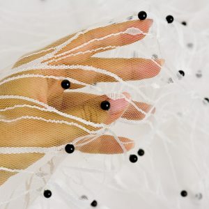 Tulle cu perle - Alb cu perle negre 2 Tulle cu perle - Alb cu perle negre