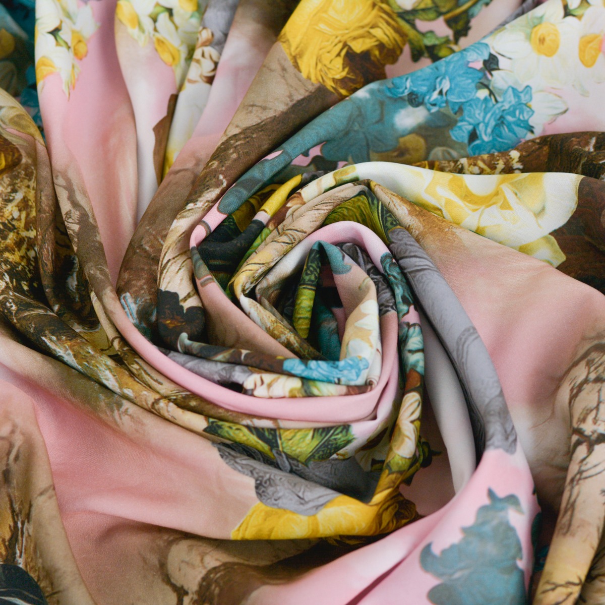 images Vascoza Imprimata - Roz cu bujori si lalele folosita la fabricarea rochiilor