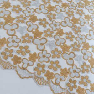 Dantela brodata - Beige cu argintiu