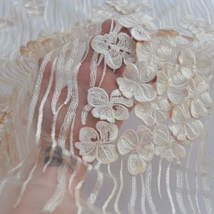 Dantela brodata 3D - Beige cu model floral