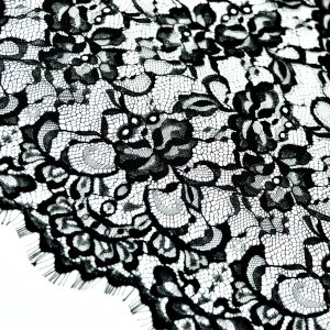 Dantela Chantilly - Model floral - Negru